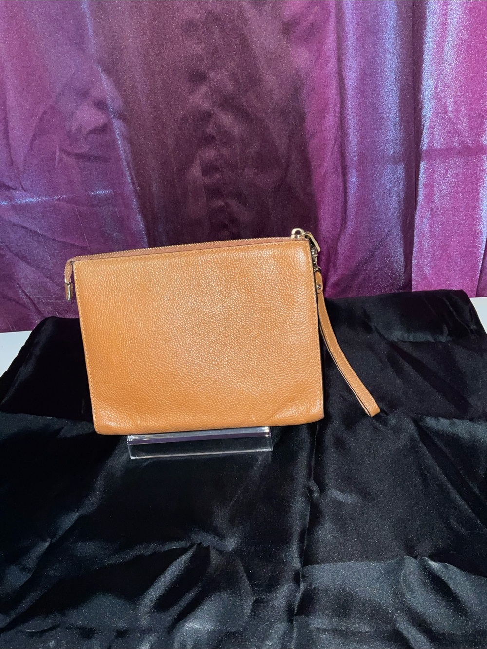 Michael Kors Pebbled Leather Brown Clutch with Gold Logo - Picture 3 of 5